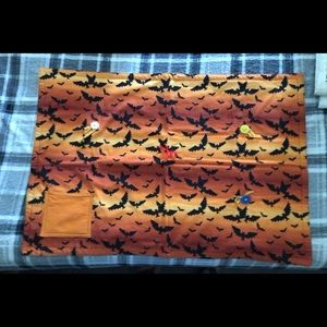 HANDMADE HALLOWEEN PET BLANKET- BAT PATTERN NEW
